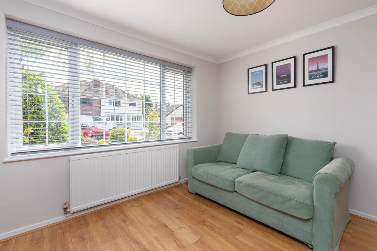 Charles Alexander Short Stay - Moorway House Poulton-le-Fylde エクステリア 写真